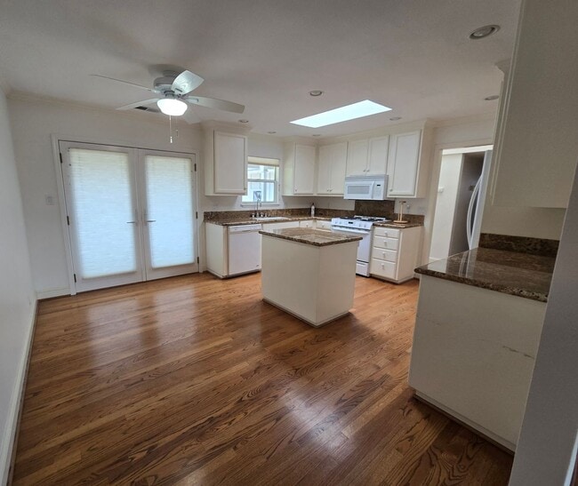 Building Photo - 4bd/2ba House with Attached Two Car Garage