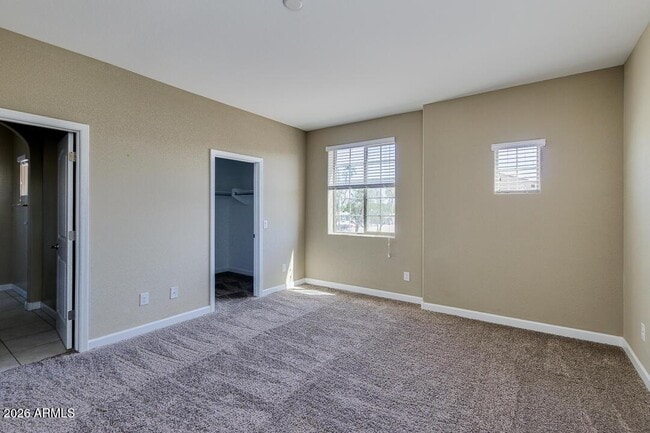 Building Photo - 1367 S Country Club Dr