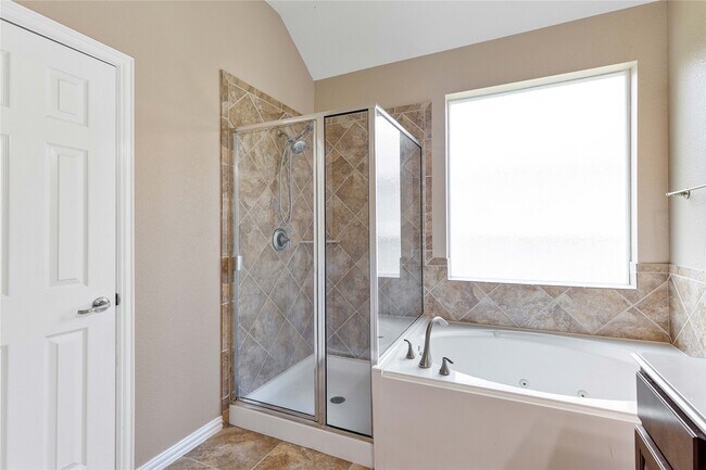Building Photo - 13814 McKinney Creek Ln
