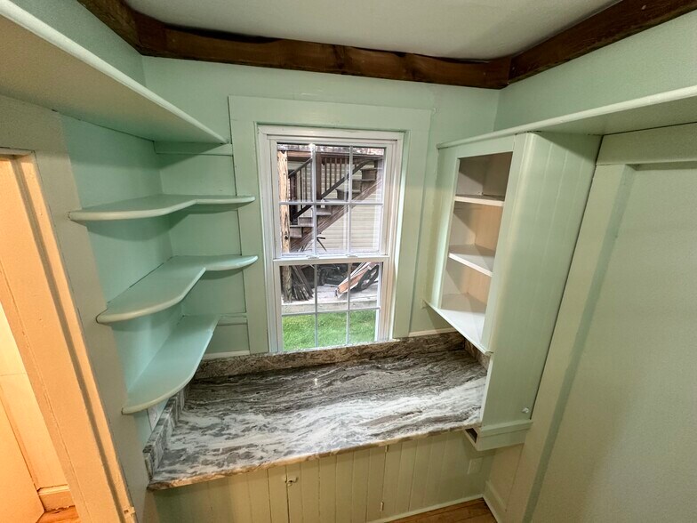 Building Photo - 537 Main St