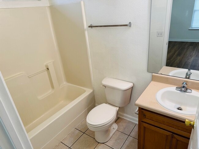 Building Photo - 924 Ashburn Dr