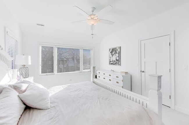 Building Photo - 229 N Myrtle Ave