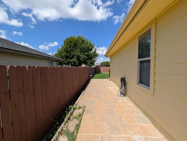 Building Photo - 369 Starling Creek