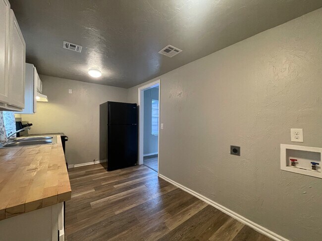 Building Photo - 824 NW 45th St