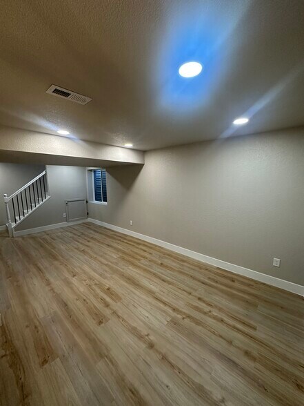 Building Photo - 7502 S Emerson Cir