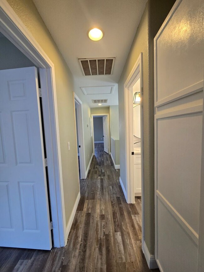 Building Photo - A Fabulous 4 Bedroom Home in Peccole Ranch