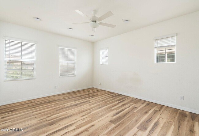 Building Photo - 221 E Balsam Dr