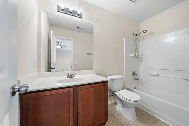 Building Photo - 1418 S Maple Dr