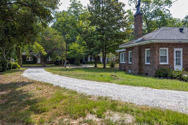 Building Photo - 20 Marion Ave