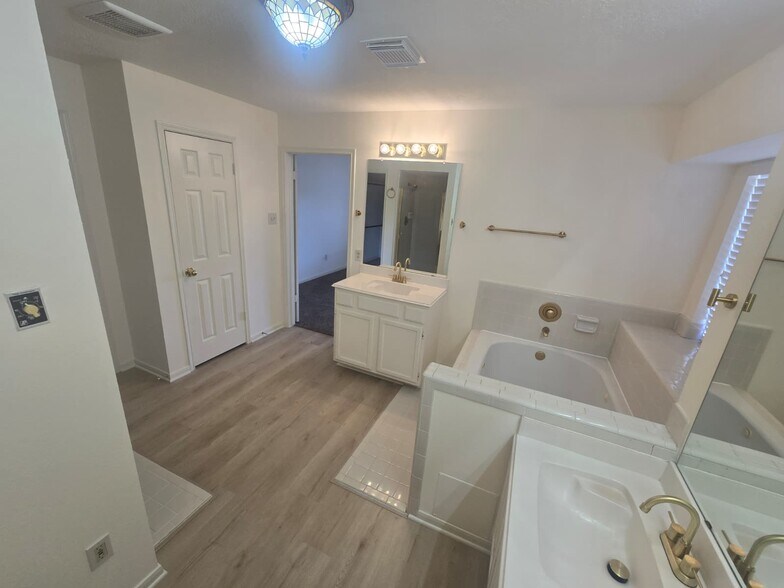 Building Photo - 12851 Apple Forest Trl