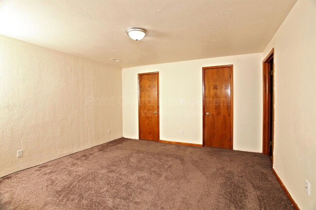 Building Photo - 437 Hillcrest Ct N