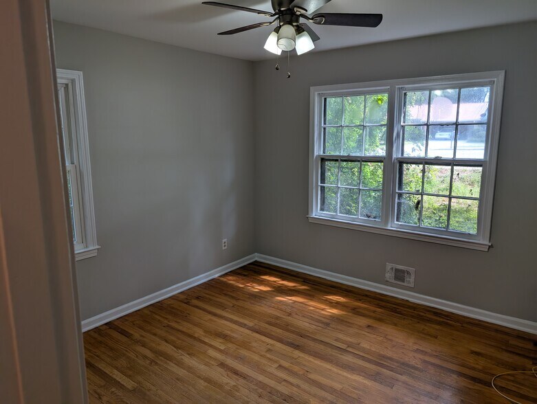 Building Photo - 1067 College Station Road