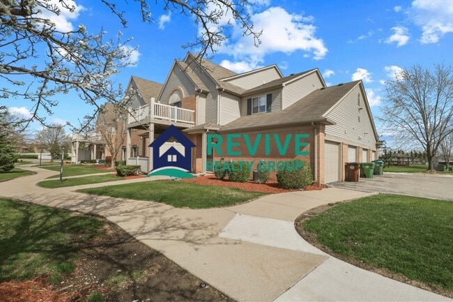 Building Photo - 15715 Parkway Ln