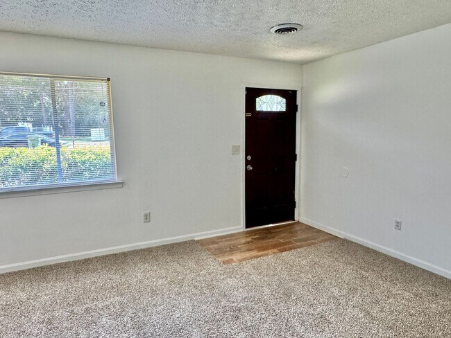 Building Photo - Cozy Meets Spacious: 4BR/2BA with Bonus Den & Patio