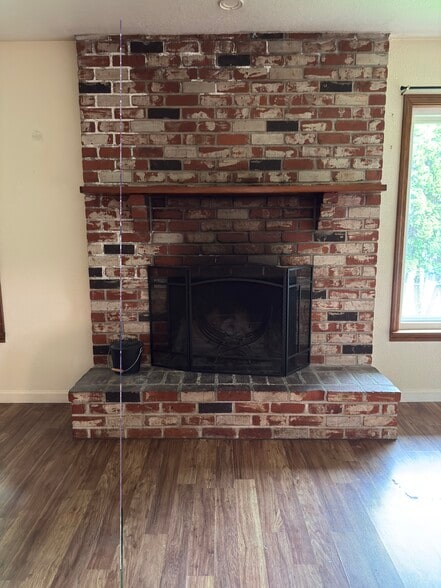 Building Photo - 2547 NE Holmes Rd