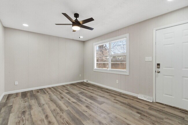 Building Photo - 2902 W Scott St