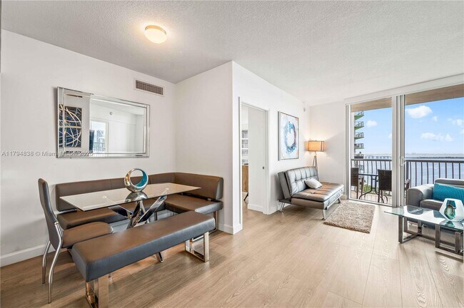Building Photo - 1750 N Bayshore Dr