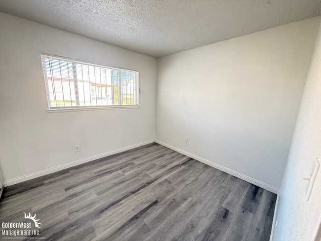 Building Photo - Gorgeous and Functional 4Bdm 2Ba Home with Large Backyard.