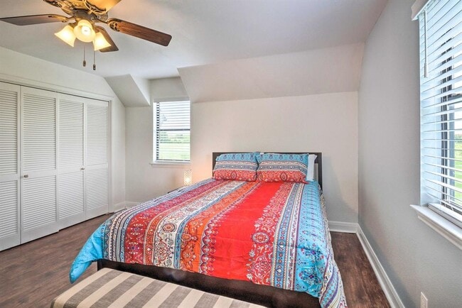 Building Photo - 15805 Richards Dr