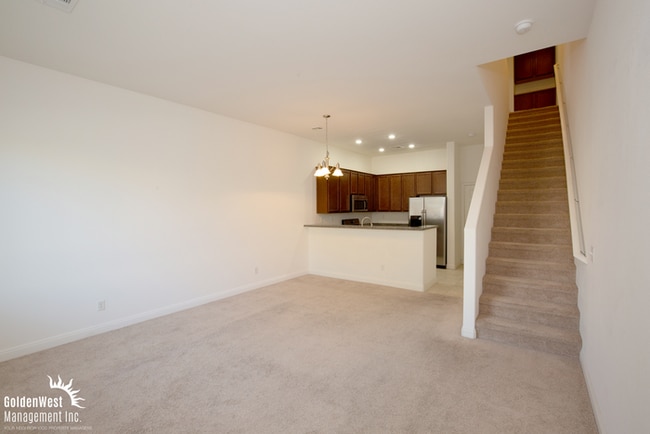 Building Photo - Charming 2Bdm 2Ba Townhome in Centennial H...