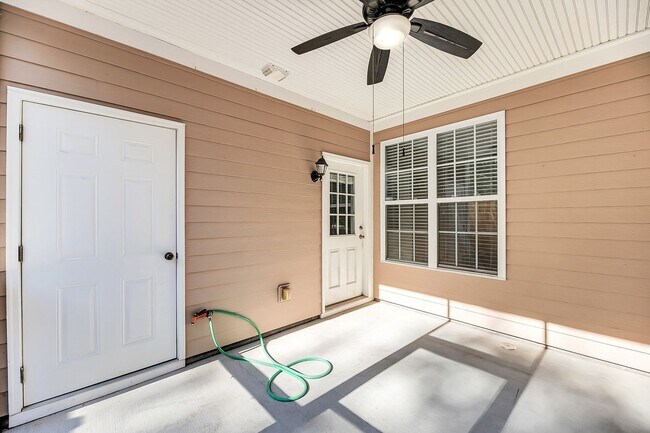 Building Photo - Whitney Lakes End Unit Townhome on Johns Island