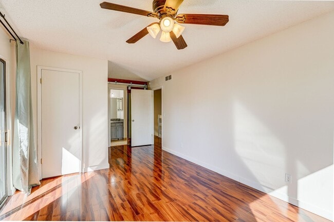 Building Photo - 3bd 2.5 bath Townhome for Rent, also on market for sale