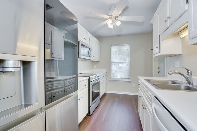 Building Photo - 721 Faircloth Ct