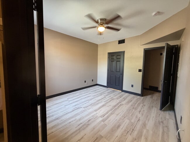 Building Photo - 8000 W Badura Ave