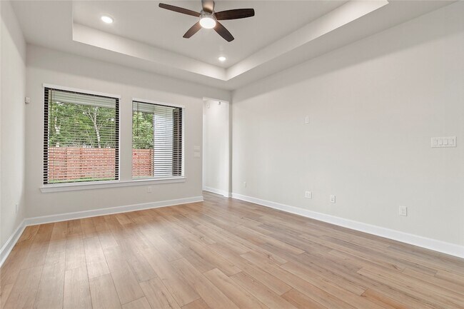 Building Photo - 1535 Park Path Dr