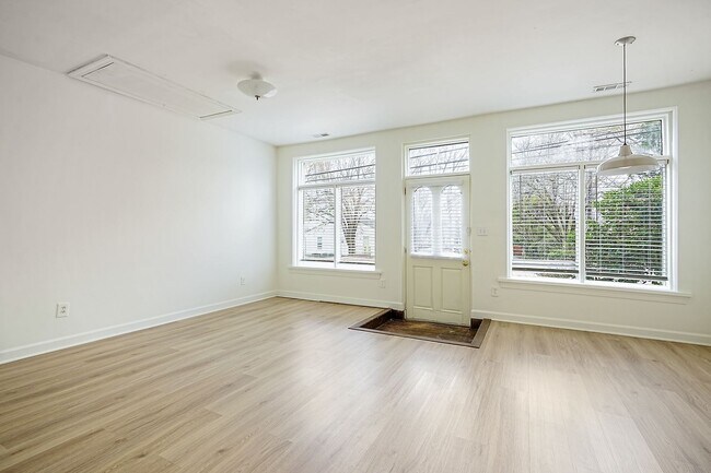 Building Photo - 505 N Greensboro St