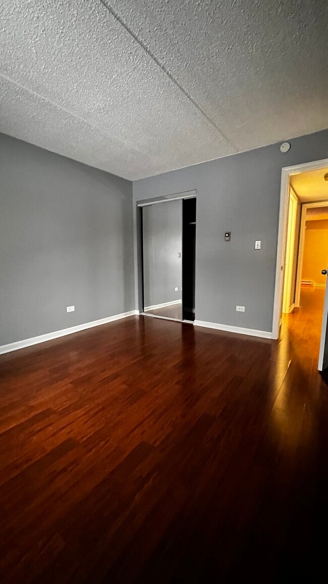 Building Photo - 720 N Briar Hill Ln