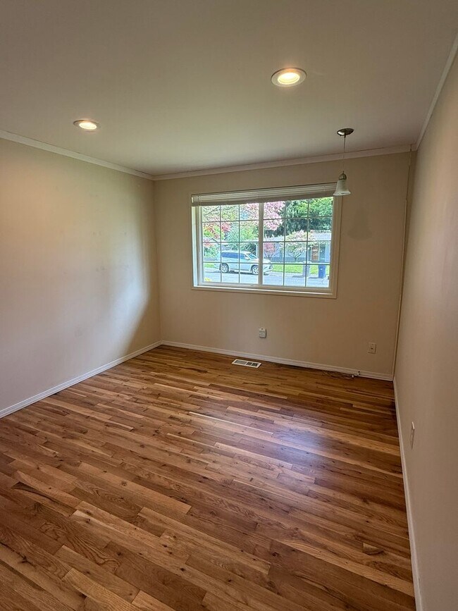 Building Photo - 3Bd/1.5Ba Kirkland House