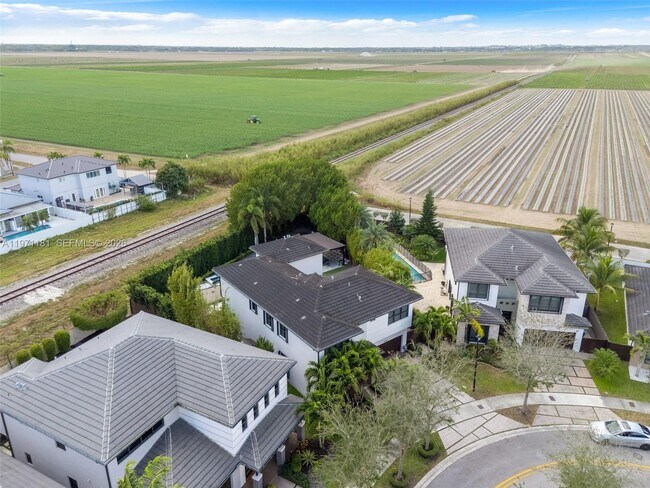 Building Photo - 16184 SW 136 Way