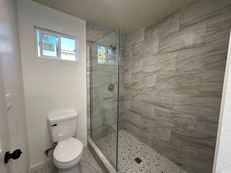 Building Photo - 1720 S Maple St