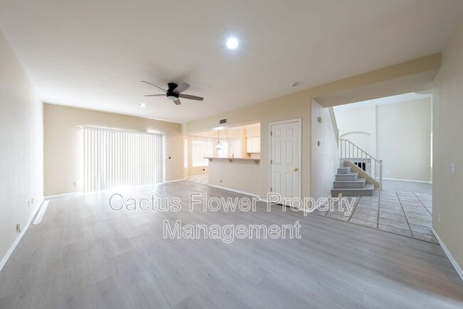 Building Photo - 970 N Willow St