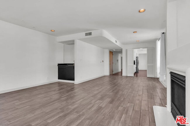 Building Photo - 131 Croft Ave