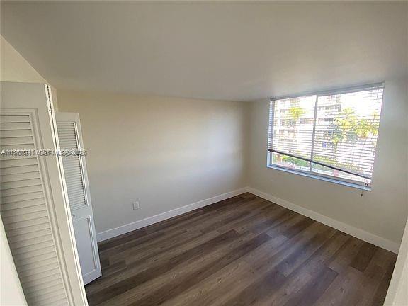 Building Photo - 1720 NW N River Dr