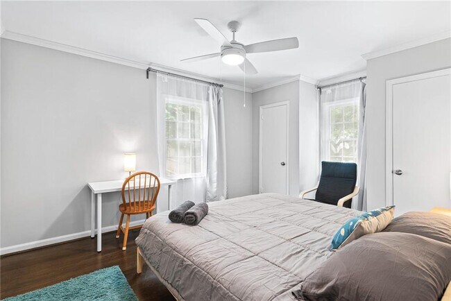 Building Photo - 1257 Briar Hills Dr NE