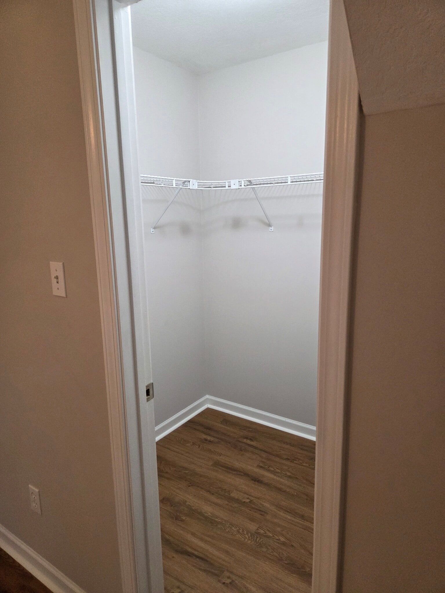 Building Photo - 3929 Acorn Dr