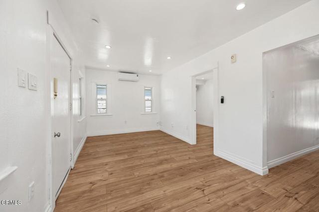 Building Photo - 1418 W 69th St