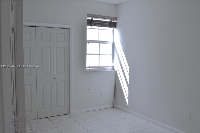 Building Photo - 3225 NE 184th St