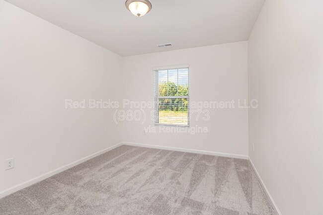 Building Photo - 3160 Lilac Grove Dr
