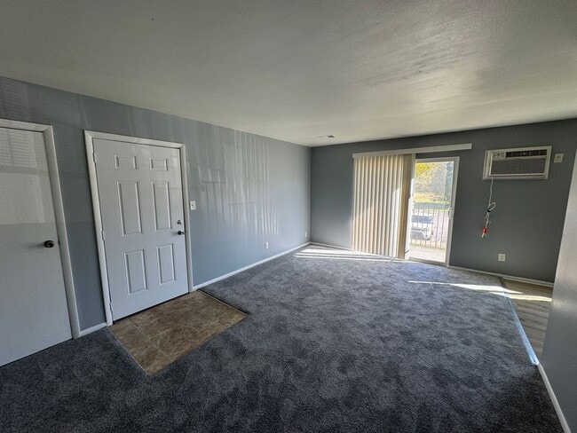 Building Photo - Warren Park 2 Bedroom Apartment with Balcony