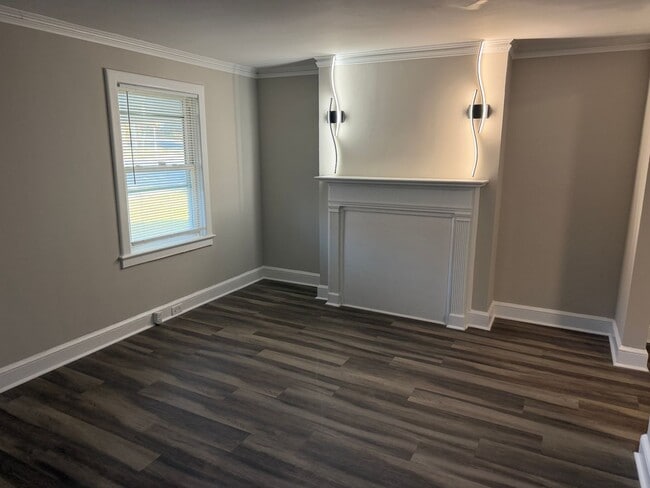 Building Photo - Beautifully Updated Duplex Near NoDa!!