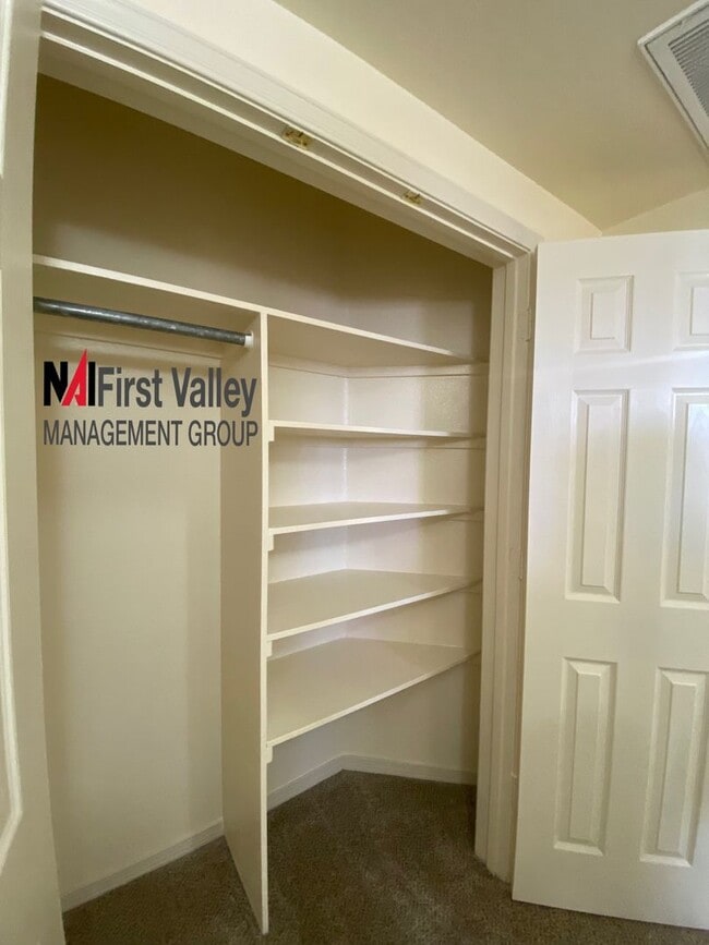 Building Photo - 2 Bedrooms, 2 Baths