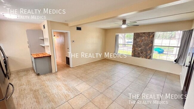 Building Photo - 6216 Lake Underhill Rd