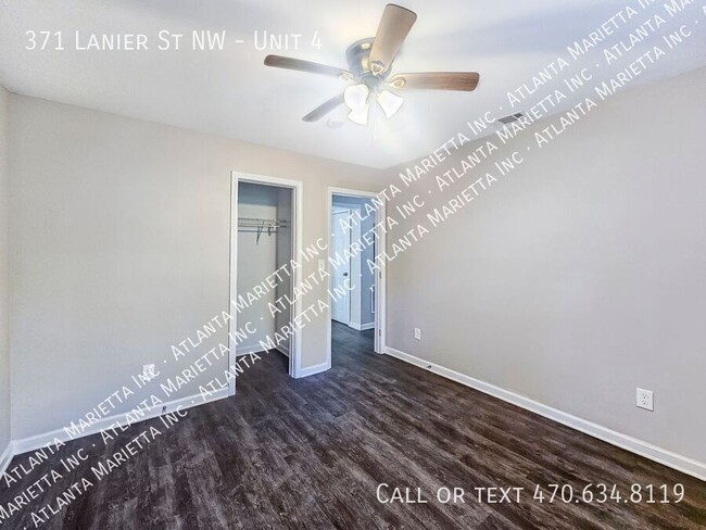 Building Photo - Street Level Updated 2-Bedroom Apartment i...