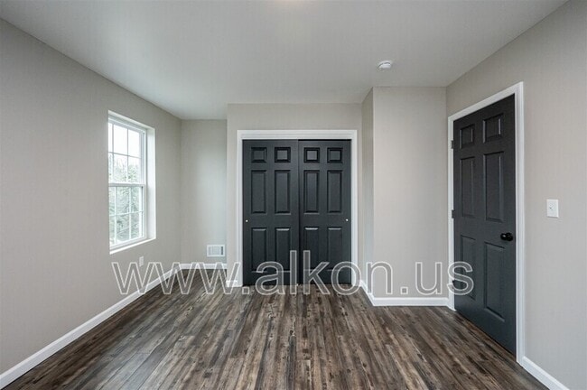 Building Photo - 554 Frayne St