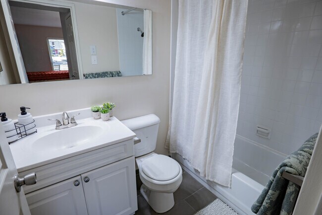 Woodmere Studio Bathroom - Woodmere Apartments