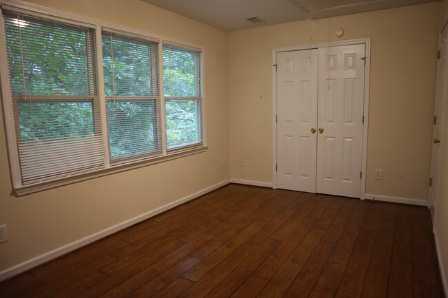 Bedroom - 444 Burlington Rd NE